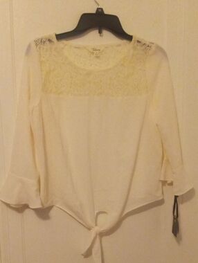 NWT women ivory top with lace accent, med